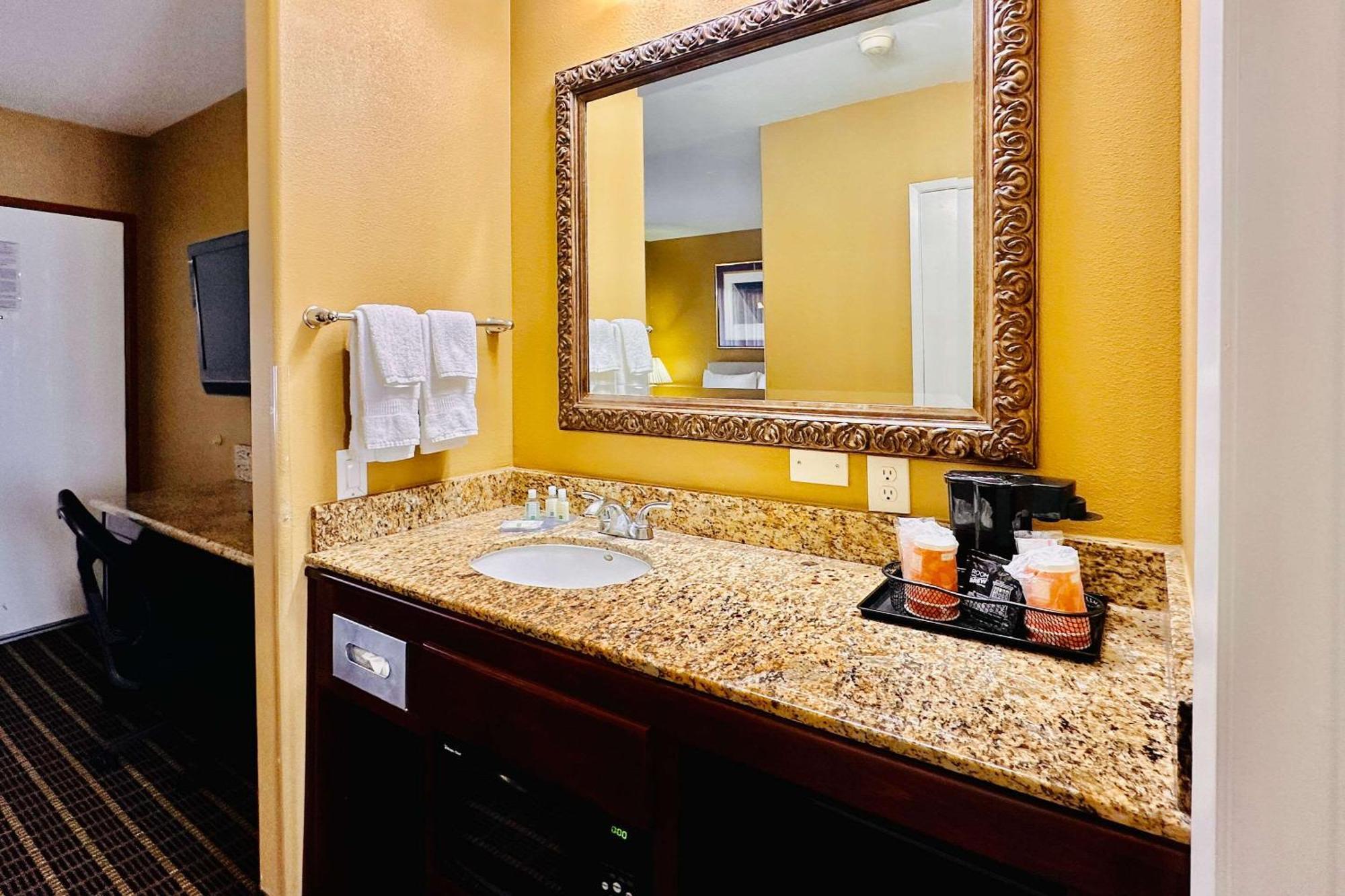 Quality Inn & Suites Westminster Seal Beach Екстер'єр фото