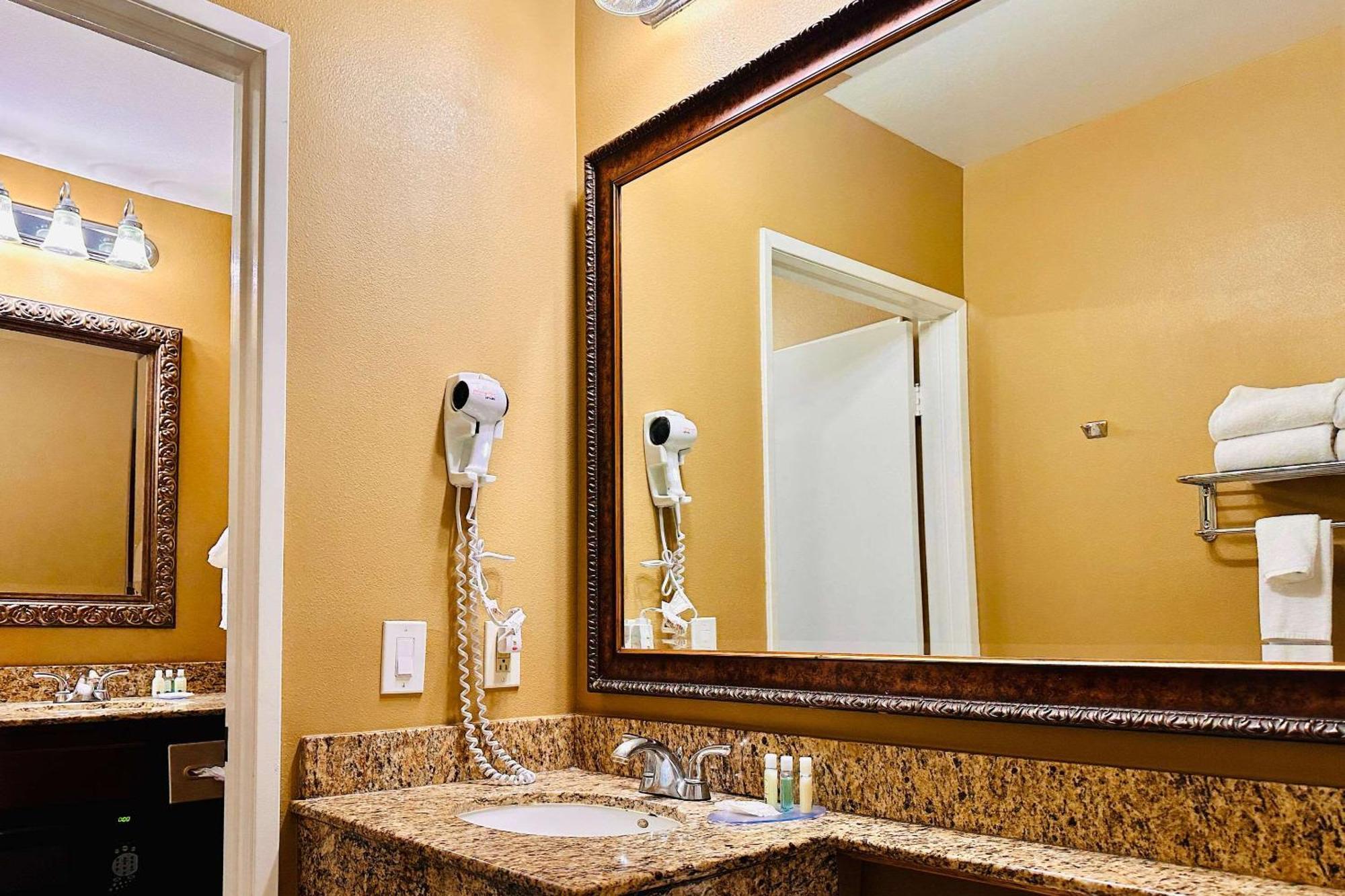Quality Inn & Suites Westminster Seal Beach Екстер'єр фото
