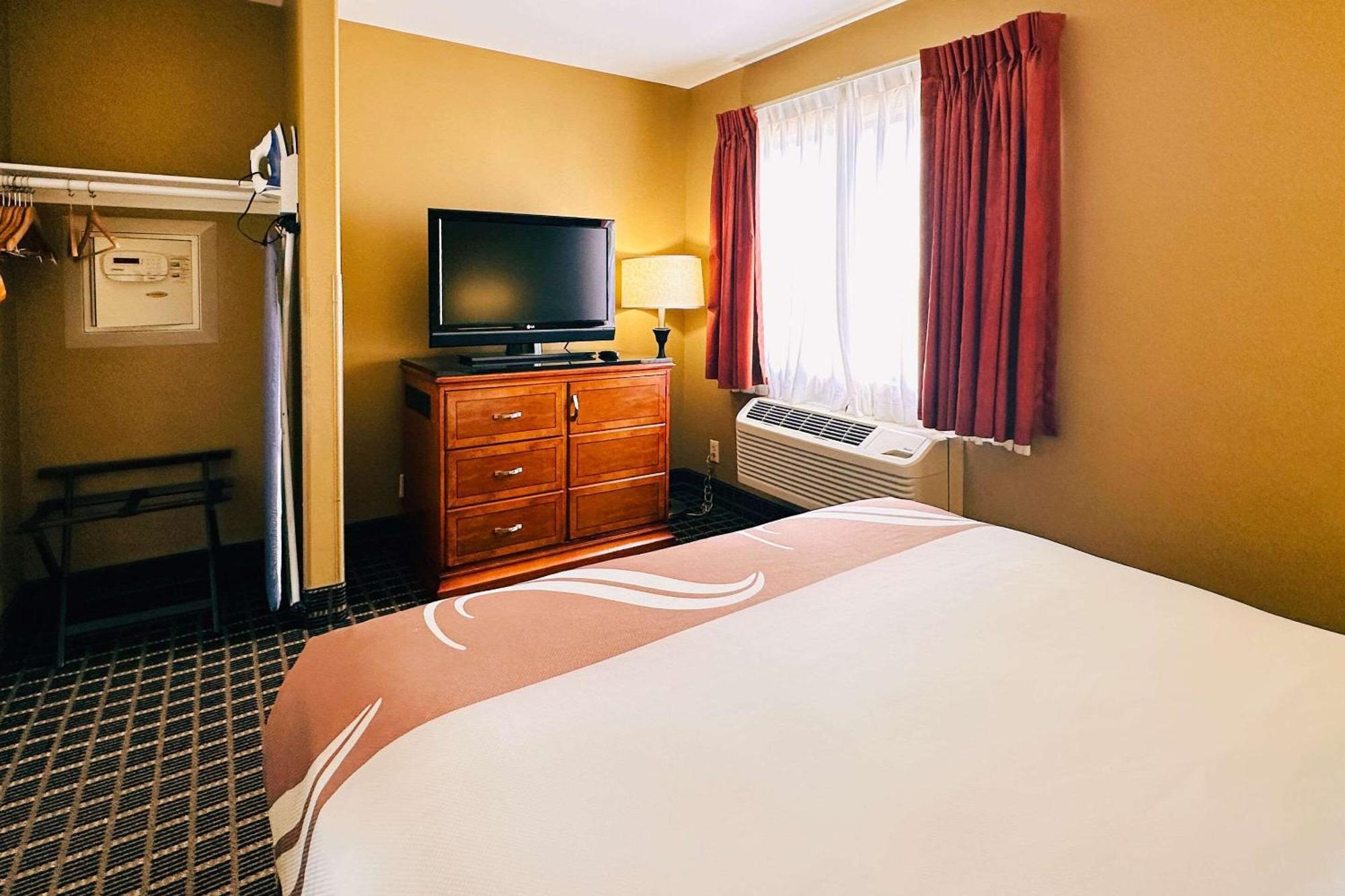 Quality Inn & Suites Westminster Seal Beach Екстер'єр фото