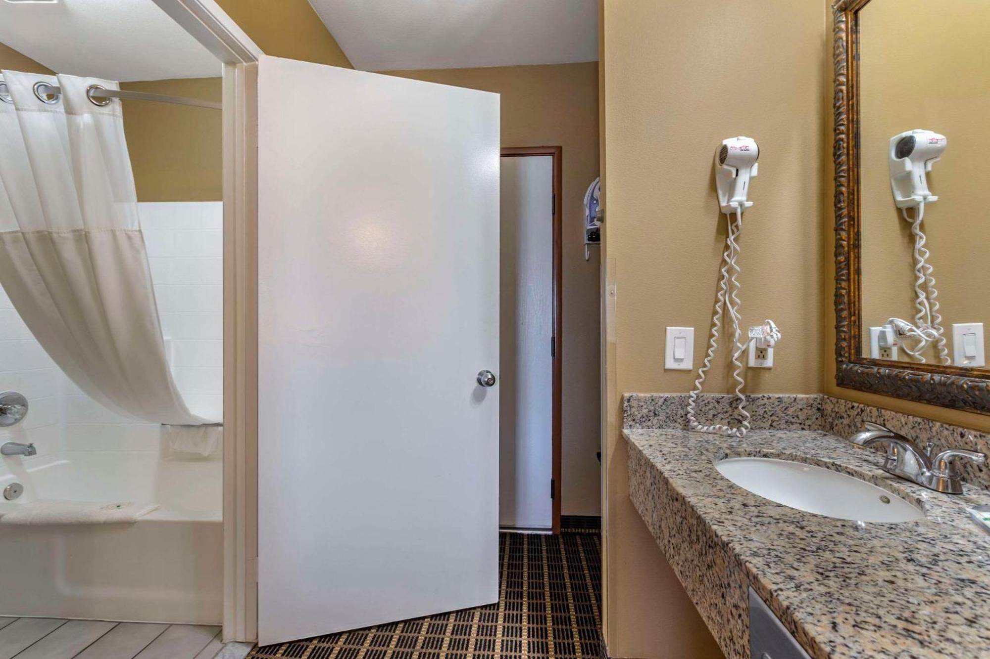 Quality Inn & Suites Westminster Seal Beach Екстер'єр фото