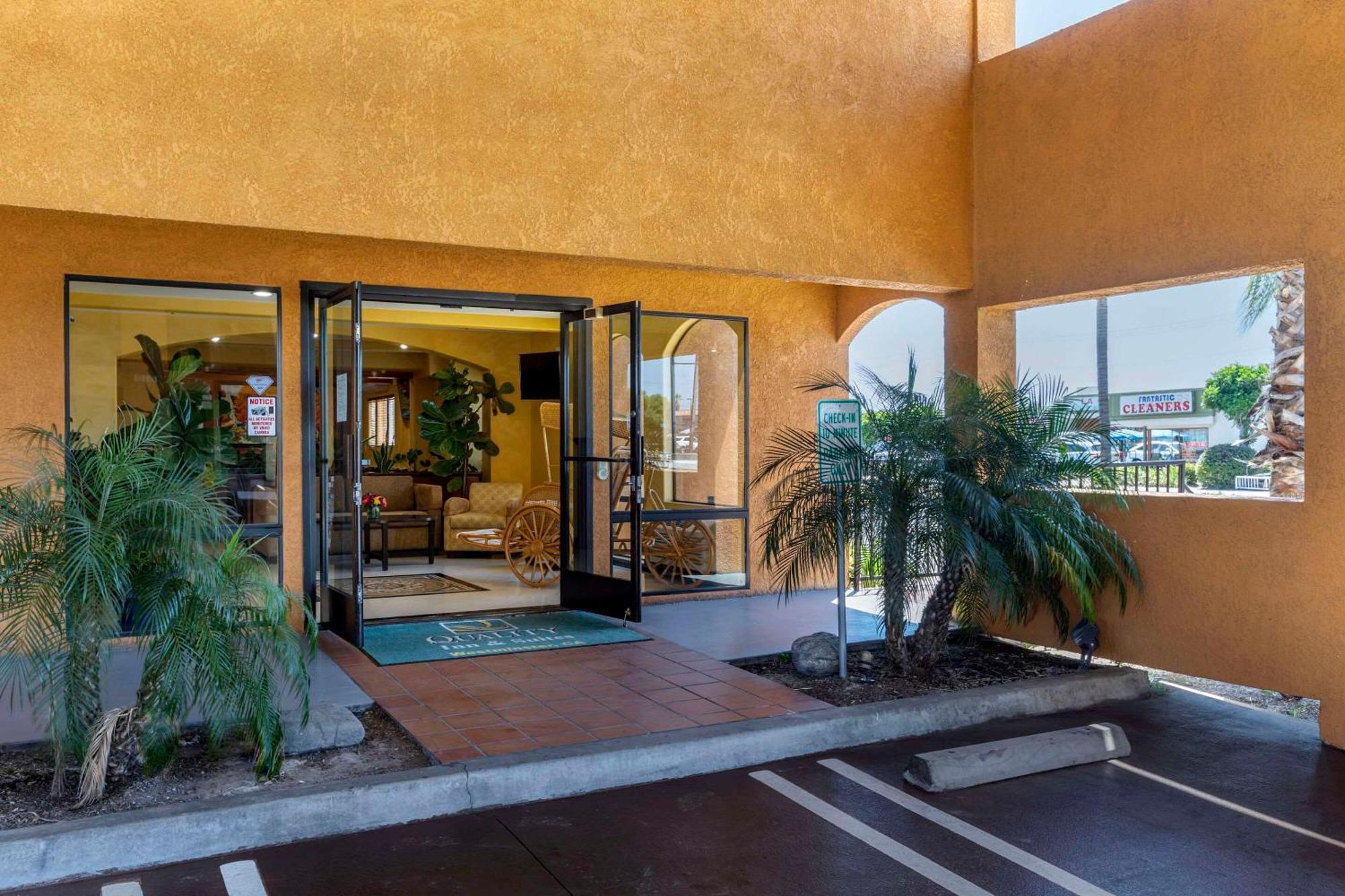 Quality Inn & Suites Westminster Seal Beach Екстер'єр фото