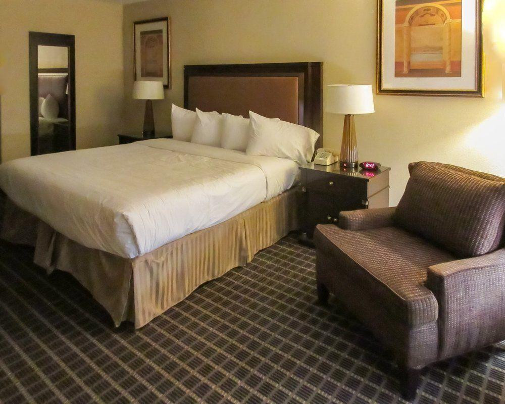 Quality Inn & Suites Westminster Seal Beach Екстер'єр фото