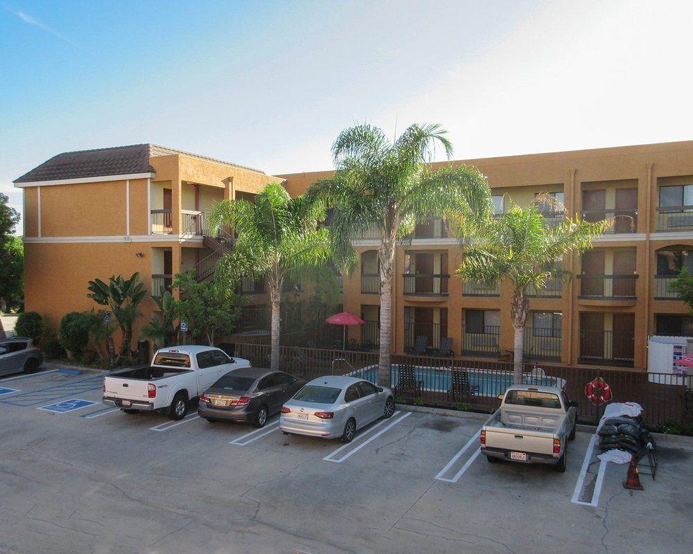 Quality Inn & Suites Westminster Seal Beach Екстер'єр фото