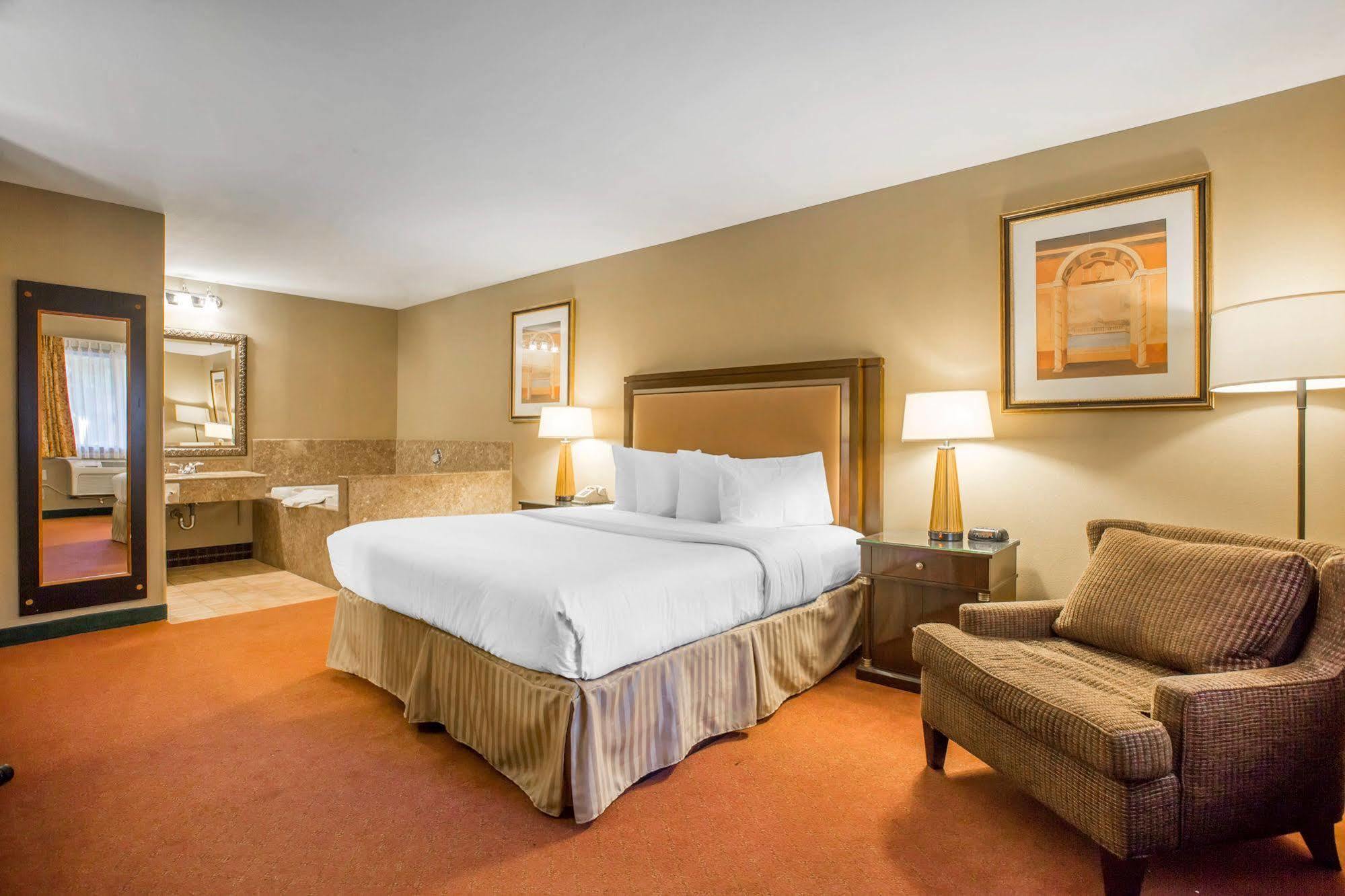 Quality Inn & Suites Westminster Seal Beach Екстер'єр фото